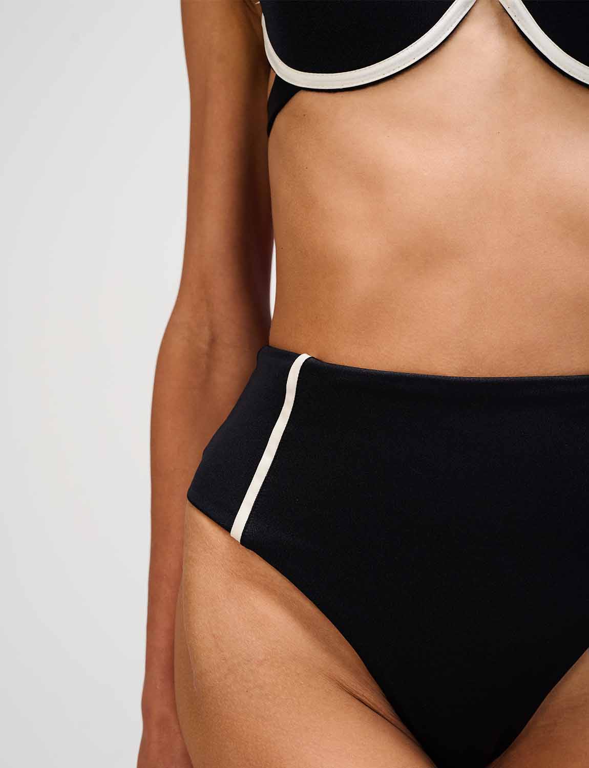 Bottom High Waist Jadea Black - Image 4