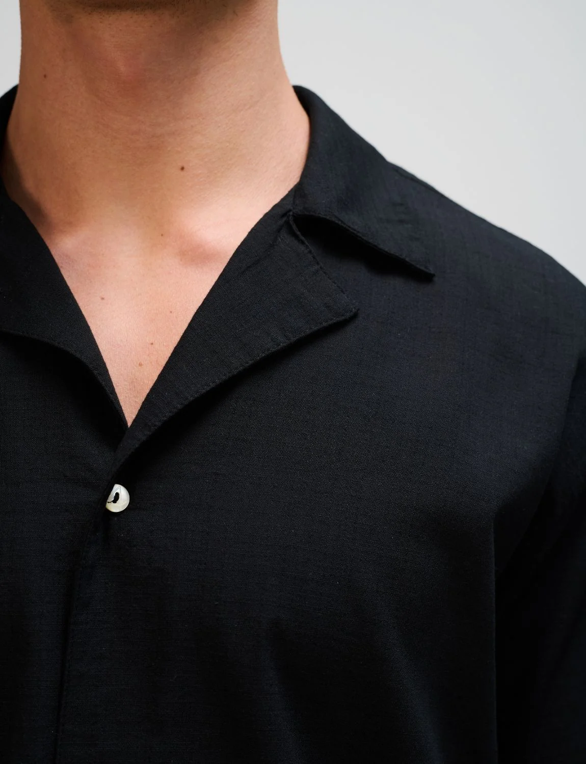 The Black Resort Men Linen Shirt - Image 5