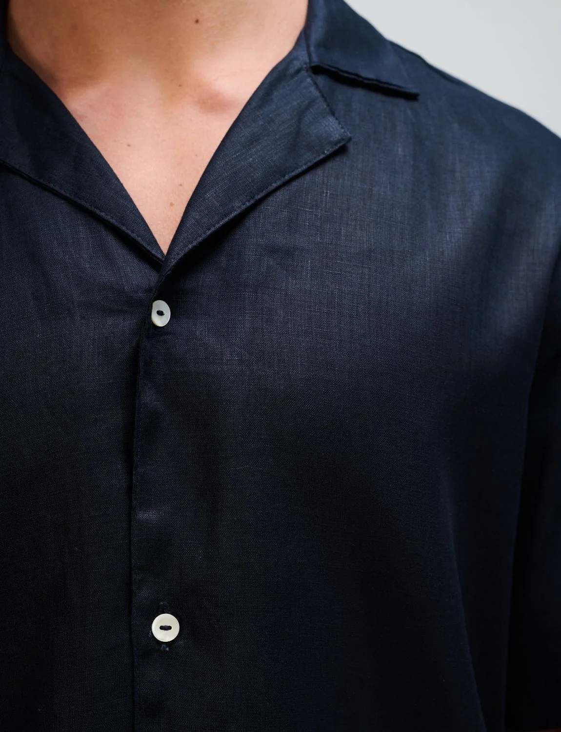 The Navy Resort Men Linen Shirt - Image 5